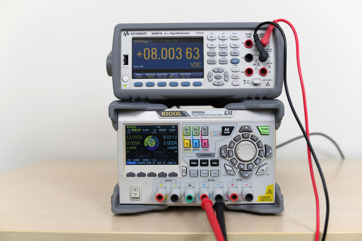 Источник питания Rigol DP832A